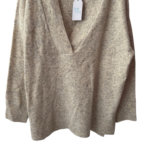 NEW Time and Tru Deep V-Neck Cozy Extremely Soft Sweater Color Oatmeal Size XL - Picture 4 of 11